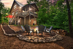 Blue Ridge Mountain Cabin Retreat with Hot Tub & Fire Pit